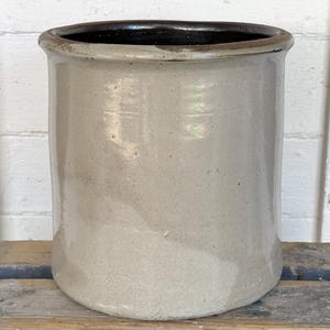 antique crock ~ 2 gallon crock ~ 1800s salt glazed crock ~ antique picking crock ~ stoneware crock ~ primitive antiques ~ farmhouse antiques