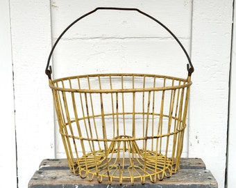 wire basket 14" ~ authentic large farm basket ~ yellow metal basket with bail handle ~ produce basket~ egg basket ~ farmhouse antiques Y4