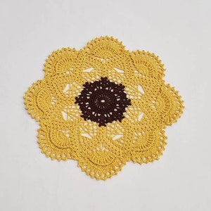 Crocheted doily, crochet sunflower doily, vintage style crochet doily, round pineapple doily, lace doily, crochet centerpiece