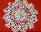 Crochet doily, crochet round doily, pineapple and swirl doily, white lacy doily, pineapple doily, table decoration , round placemat