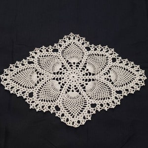 Crocheted vintage style oval pineapple doily Natural