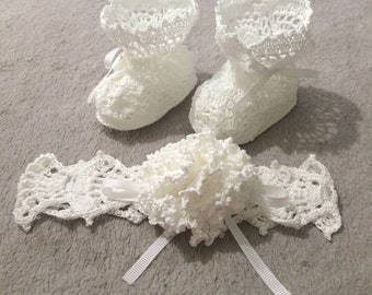 Crochet baby booties , crocheted baby set,crochet infant bootie and headband, crochet baby outfit