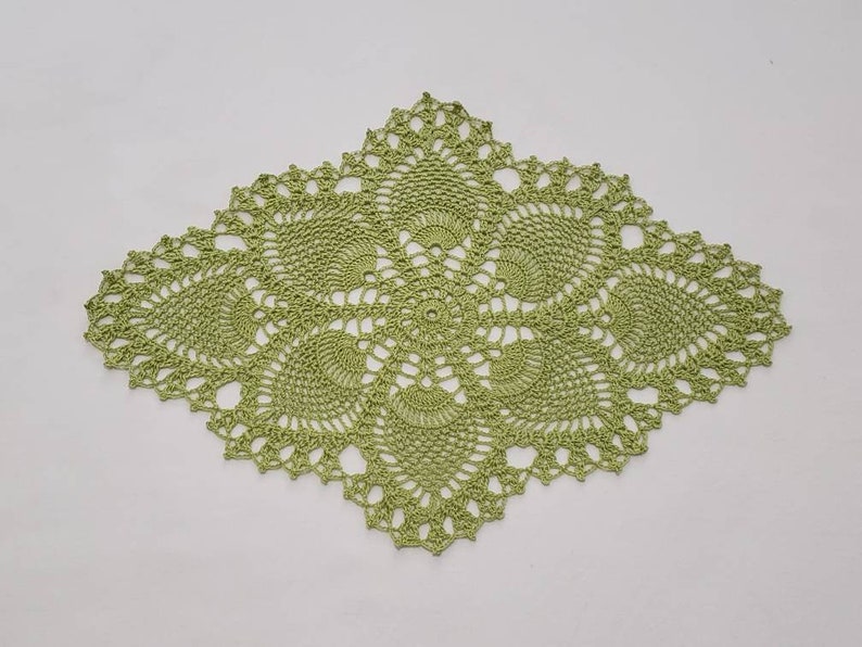 Crocheted vintage style oval pineapple doily Wasabi