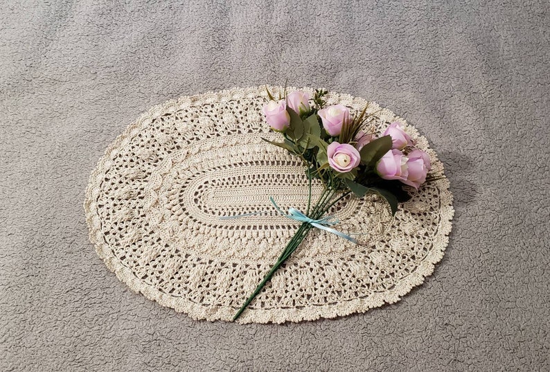 Crocheted vintage style oval pineapple doily, Mothers day gift image 1