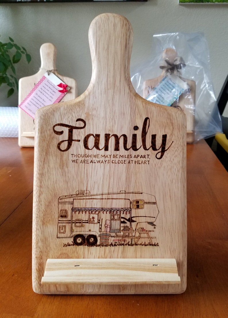 Family Fifth Wheel Tablet Stand