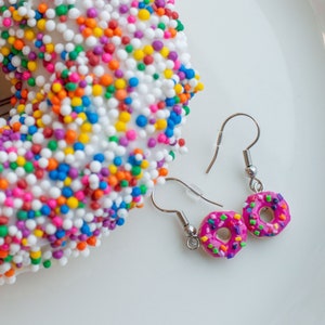 Gourmet donut earrings Dangling earrings in the shape of miniature donuts Gourmet gift idea Pastry image 1