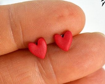 Handmade red heart stud earrings in polymer clay, gift idea for Valentine's Day, small, tiny and light hearts