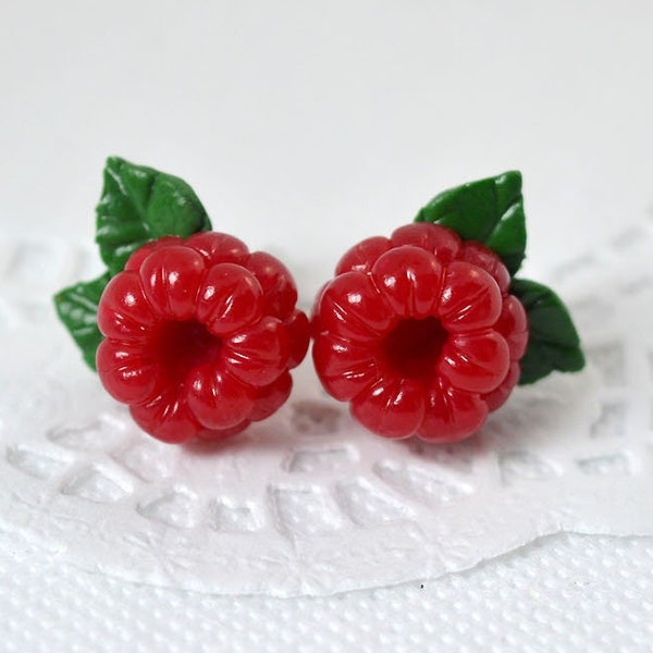 Boucles d'oreilles à tiges framboises rouges - Bijou champêtre pour femme - Accessoire pour robe avec baies sauvages - Bijoux bohème femme