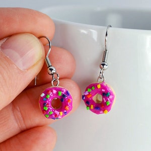 Gourmet donut earrings Dangling earrings in the shape of miniature donuts Gourmet gift idea Pastry image 2