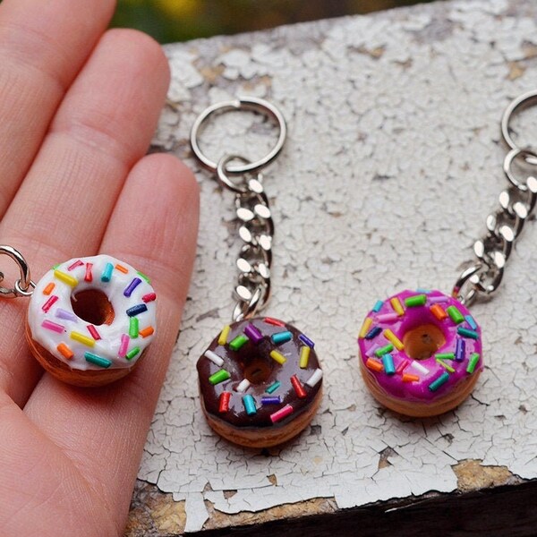Porte-clefs donuts miniatures - Accessoire gourmand pour sacs - Bijou alimentaire - Idée cadeau amusant pour jeunes - Polymer doughnut
