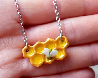 Necklace small honeycombs with bee, fun and original jewelry for women, original gift idea teachers, jewelry boho woman