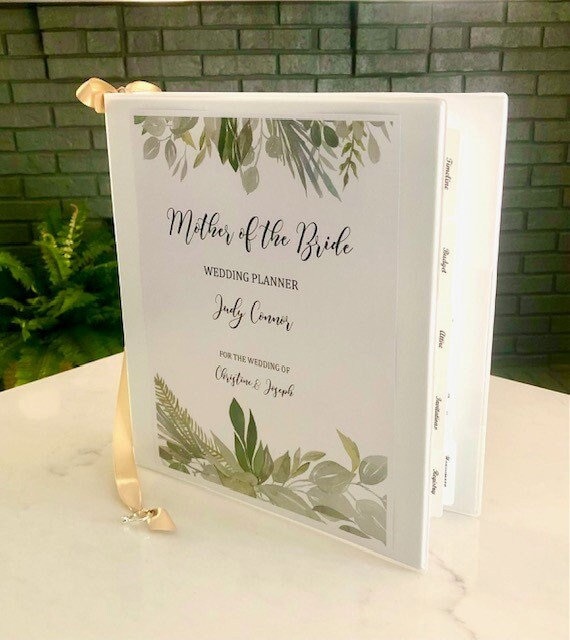 The Mother of the Bride Guide: A Modern Mom's Guide to Wedding Planning [Book]