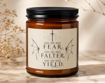 Vela de soja inspirada en ACOTAR / Decoración con cita de Night Court (frasco ámbar de 255 g)