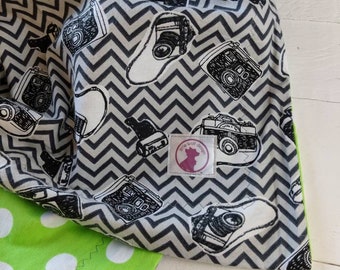 Camera blanket, Vintage Camera, Green, polka dots, Modern Baby Blanket, Receiving Blanket, Security Blanket, Flannel Blanket - Vinni Mateo