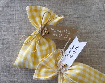 sac sachet pochon à dragées baptême vichy jaune blanc abeille thème nature cadeau invité tissu oeko tex (accessoires vendus séparément)