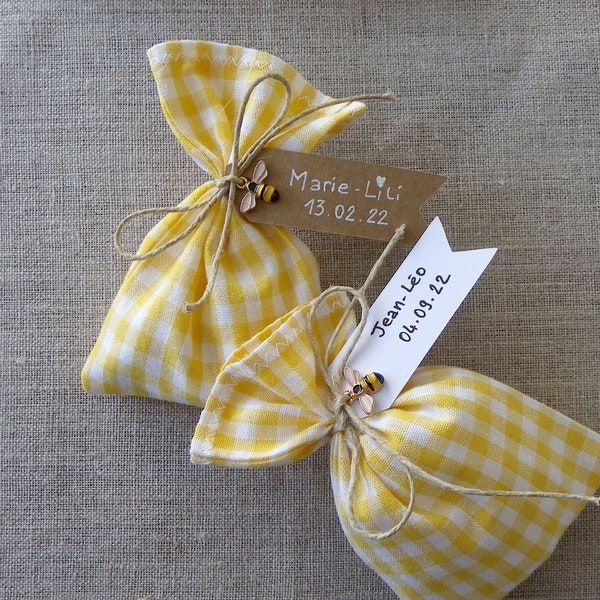 sac sachet pochon à dragées baptême vichy jaune blanc abeille thème nature cadeau invité tissu oeko tex (accessoires vendus séparément)