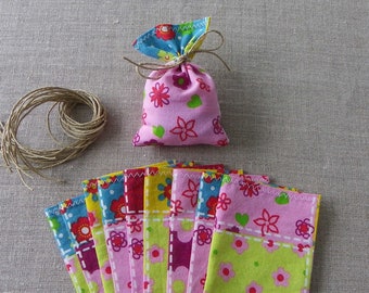 sachet pochon ballotin sac dragées baptême fille anniversaire petites fleurs rose clair vert anis printemps champêtre coton recyclé upcyclé