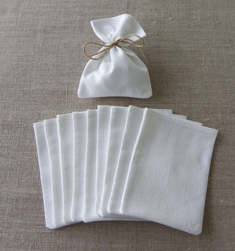 10 sachet pochon ballotin petit sac dragées BLANC baptême communion coton linge ancien tissu upcyclé ficelles et croix vendues séparément image 3