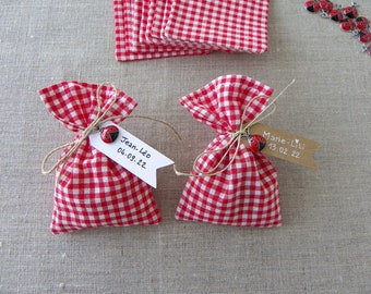 sac sachet pochon dragées vichy rouge blanc coccinelle thème nature guinguette champêtre baptême anniversaire cadeau invité tissu upcyclé