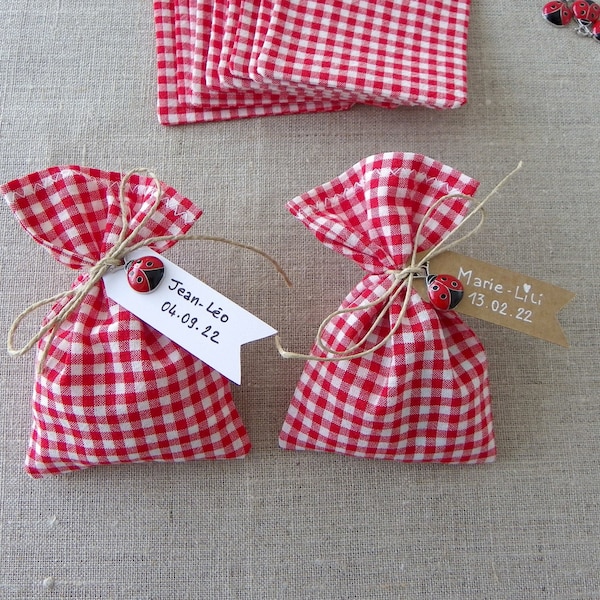 sac sachet pochon dragées vichy rouge blanc coccinelle thème nature guinguette champêtre baptême anniversaire cadeau invité tissu upcyclé