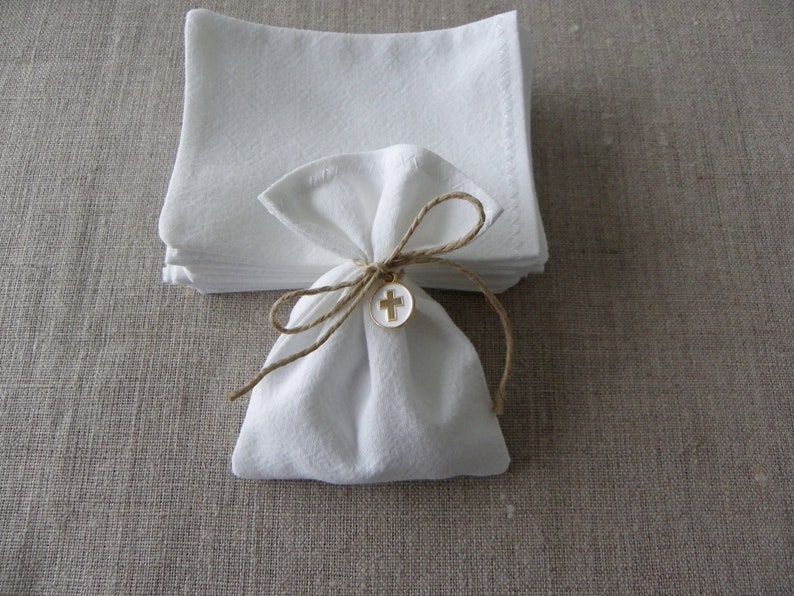 10 sachet pochon ballotin petit sac dragées BLANC baptême communion coton linge ancien tissu upcyclé ficelles et croix vendues séparément image 2