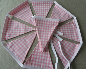 guirlande fanions triangle drapeaux vichy rose et blanc petits carreaux tissu recyclé upcyclé rétro vintage