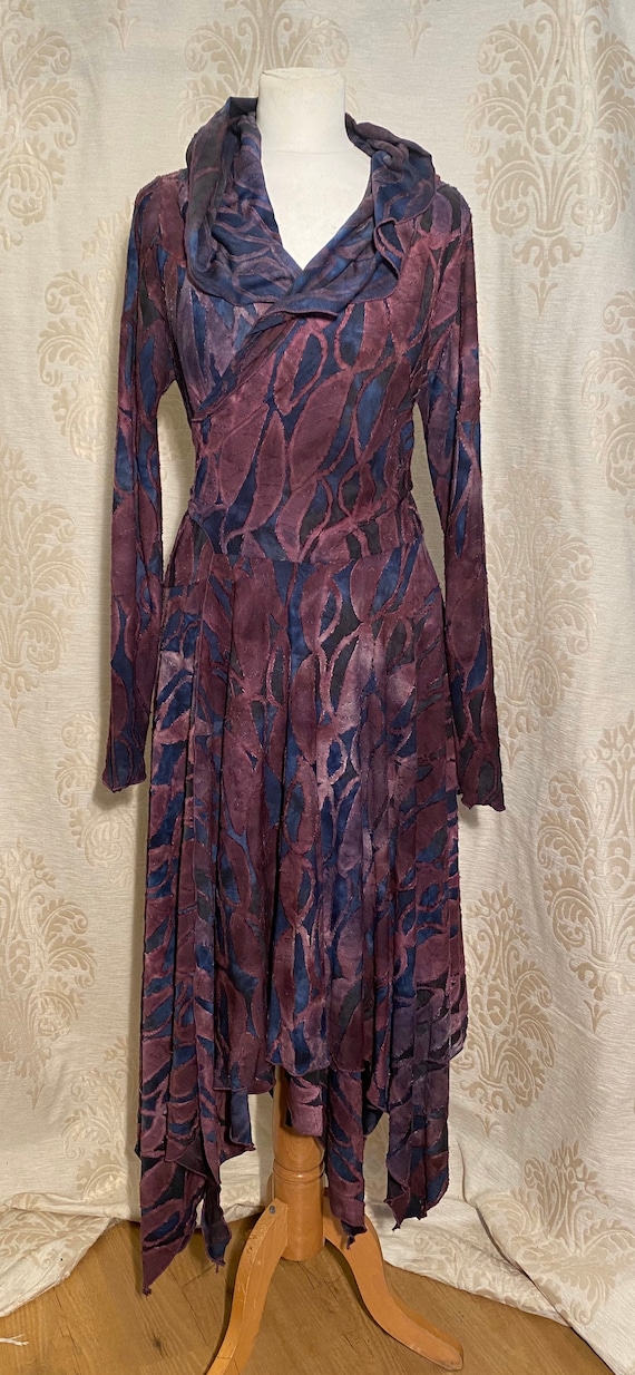 Beautiful wrap dress with hoodie, ausbrenner purple leaves.