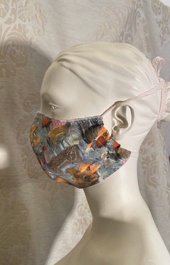 Mouthcaps (2 pieces) with fairy print and adjustable elastic cord.
