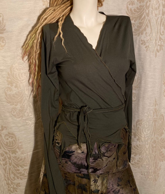 Wrap vest with dots, moss green.