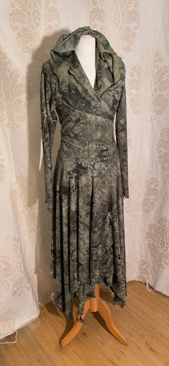Beautiful wrap dress with hoodie, ausbrenner green leaves.