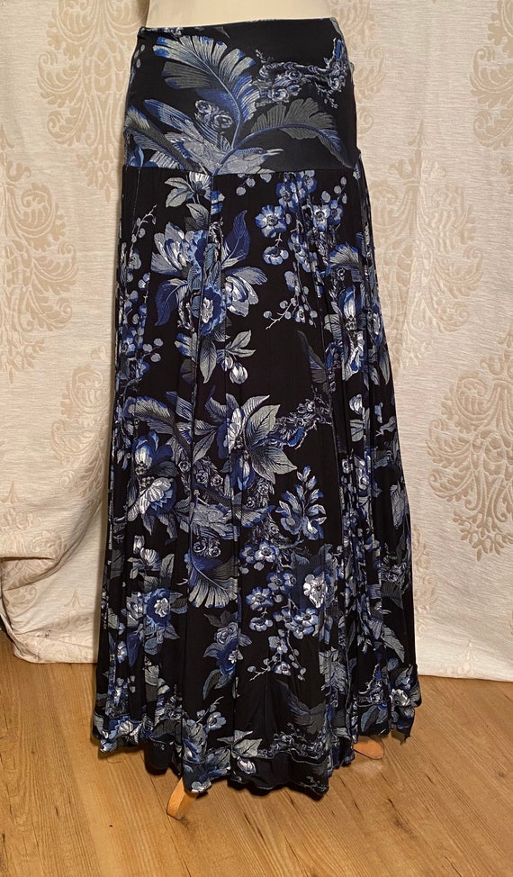 Skirt with fantasy floral print. Sale!