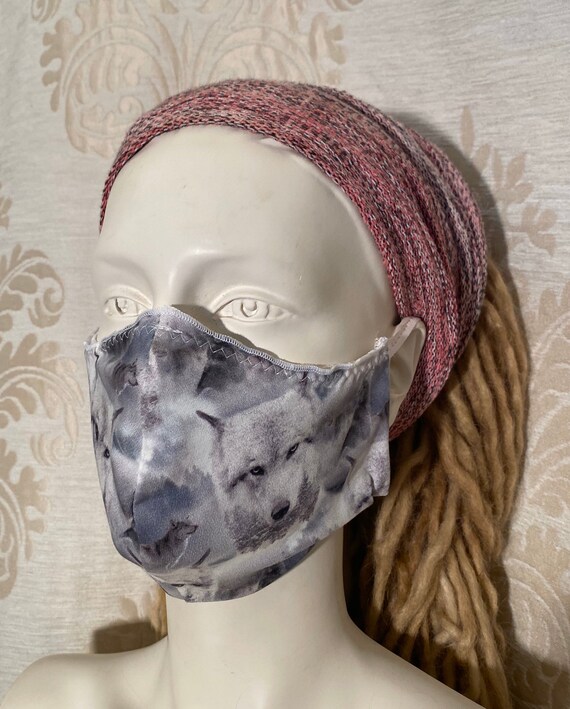 Mouthcaps (2 pieces) with wolf print and elastic cord.