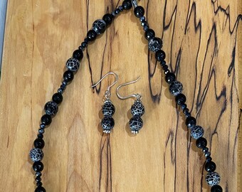 Black Necklace & Earring Set