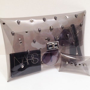 Un conjunto de embrague transparente con calavera, embrague con calavera, bolso con calavera, monedero transparente, bolso transparente transparente, embrague incluido Monedero triangular / Grande