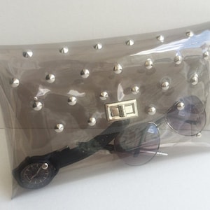 Embrague de bolsa transparente de la NFL con tachuelas, embrague clásico con tachuelas, embrague transparente de tachuelas, embrague transparente, embrague transparente, bolsa de tachuelas / grande / níquel