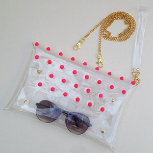 Studs de colores Big Casual Clear Clutch con muñeca con correa de cadena, Monedero transparente transparente, Embrague transparente, Bolso, Embrague, Monedero (Tamaño grande): Accesorio dorado