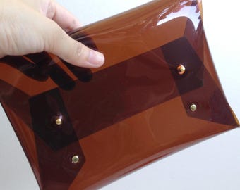 Bolso de mano transparente de vinilo marrón hecho a mano con accesorio dorado