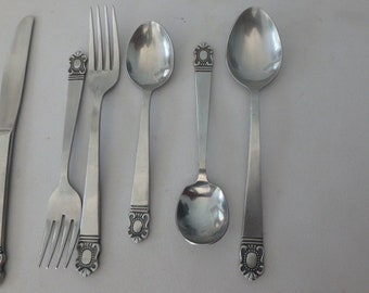 40 Pieces Vintage Hanford Forge Avon Rose Stainless Flatware Set for 8 NEW! 