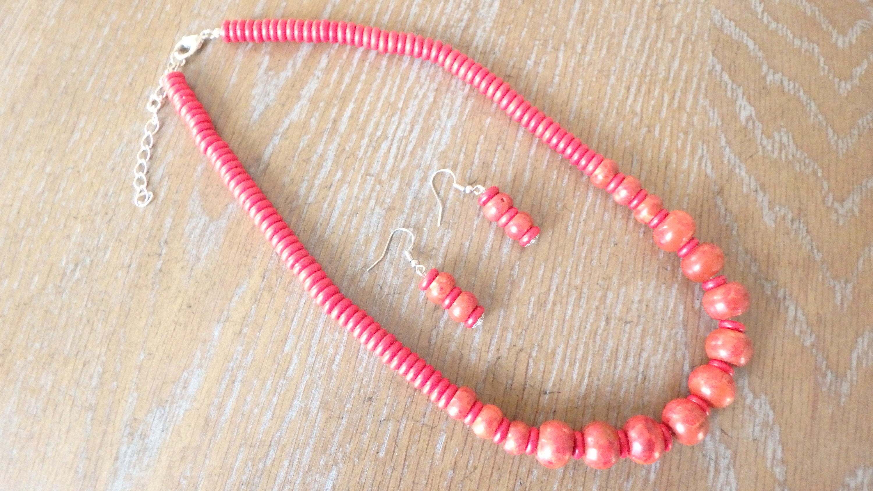 TreasureBay Women's Red Coral Necklace 47cm with Lobster claw Clasp :  Amazon.co.uk: Fashion