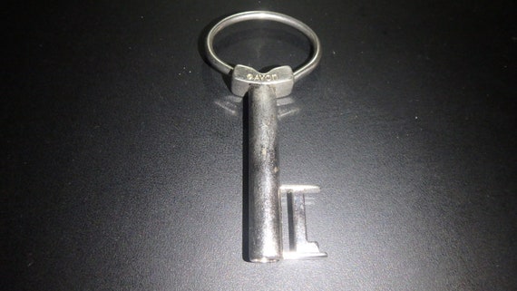 Avon Initial Key Ring Letter " L " Silver Tone - image 2