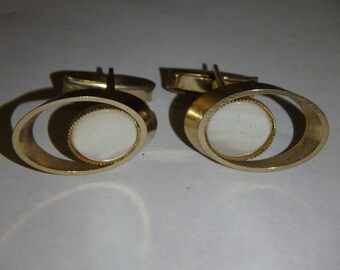 vintage gold tone cufflinks  open oval mop circle  mother of pearl unbranded