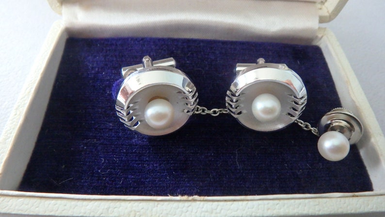 vintage japan pearl cufflinks and tie tack set silver tone japan travel bureau new old stock excellent