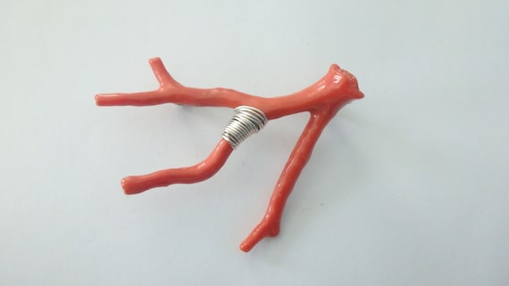 antique natural red coral triple branch brooch 80… - image 1