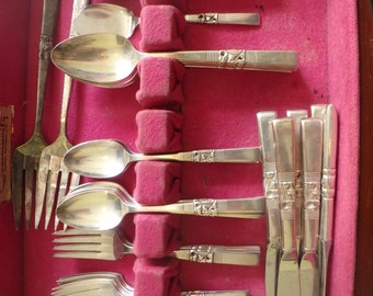 Morning Star pattern Oneida Community Silver spoon fork knives serving pieces your choice