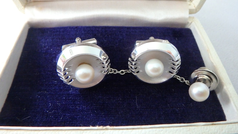 vintage japan pearl cufflinks and tie tack set silver tone japan travel bureau new old stock excellent