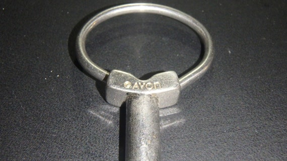 Avon Initial Key Ring Letter " L " Silver Tone - image 3