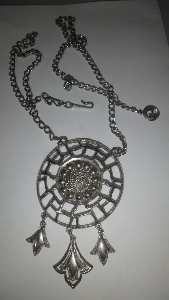 vintage lisner silver tone shield medallion neckla