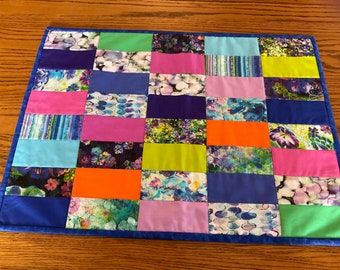 23 1/2” x 16 1/2” multicolored rectangular table topper