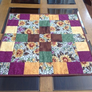 21&quot; square mosaic sunflower table topper