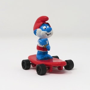 Vintage 1996 Peyo Hardees Restaurant Promo Papa Smurf on Surfboard Skateboard PVC Smurf Figure by Applause Rare Figurine